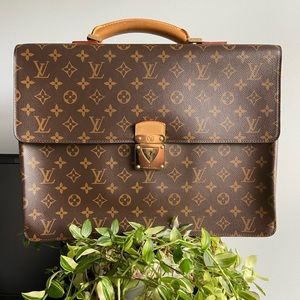Louis Vuitton Laguito Briefcase. Monogram canvas. Has one of two keys.